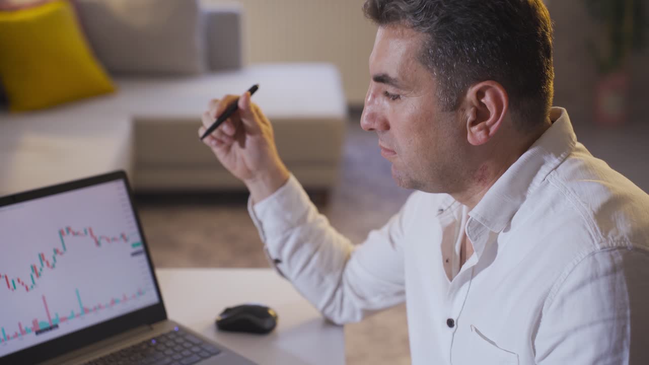 especialista en el mercado de valores. el hombre que compra y vende.