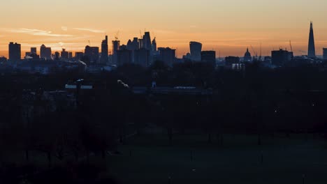 horizonte de londres al amanecer desde primrose hill en regents park