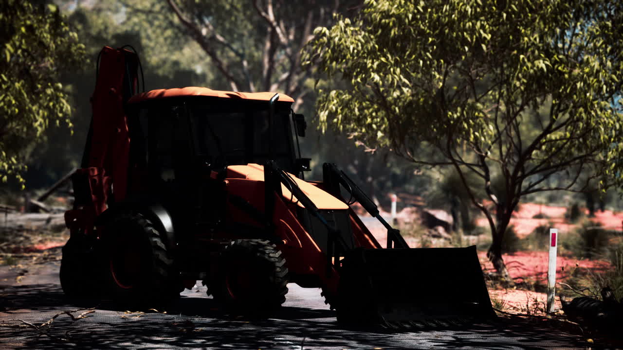 덤불 숲 에 있는 발굴기 트랙터