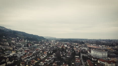 Drohne-Landet-In-Einem-Kleinen-Dorf-Im-Osten-Der-Schweiz