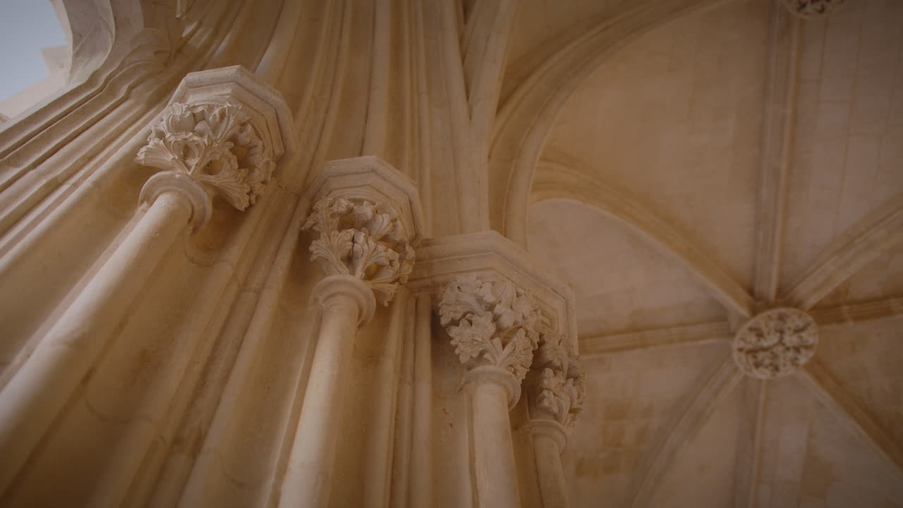 바탈라 수도원 아름다운  ⁇  기둥 세부 사항 느린 동작