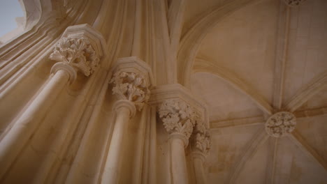 Kloster-Batalha-Schöne-Kuppelsäule-Detail-Zeitlupe