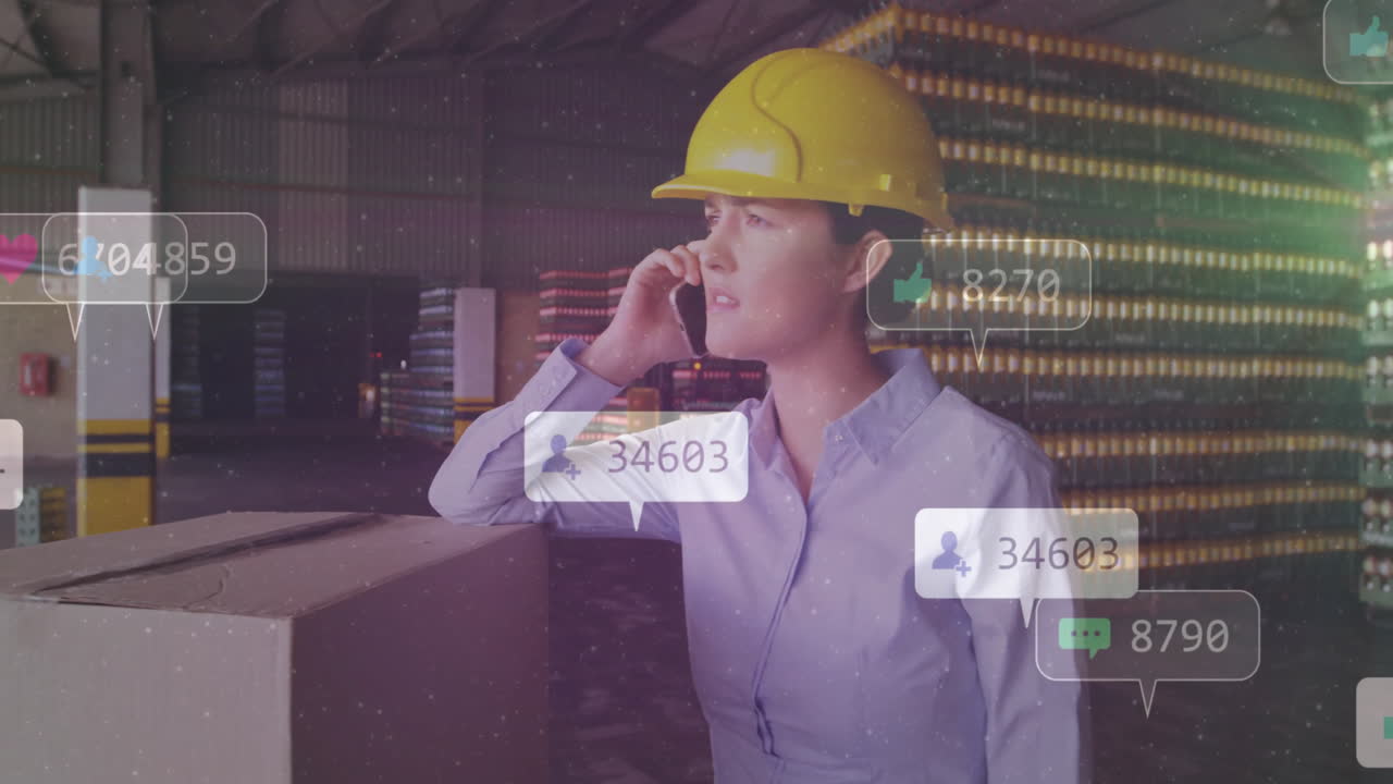 hablando por teléfono, mujer con sombrero con notificaciones de redes sociales animación sobre el almacén