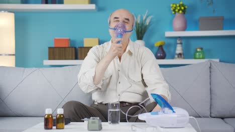 el paciente de los pulmones mira a la cámara y se ríe.