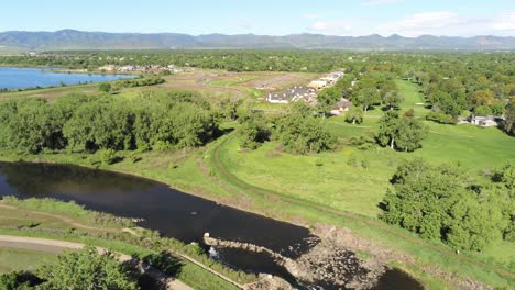 drone pan sobre un bonito parque