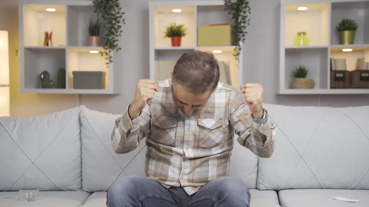 카메라를 바라보는 즐거움을 경험하는 사람.