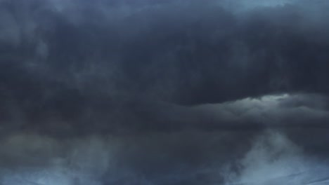 Nubes-Oscuras-Antes-De-La-Tormenta-En-El-Cielo,-Tormenta