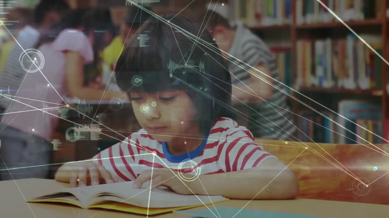 학교 도서관에서 공부하는 소년에 대한 연결 네트워크와 데이터 처리