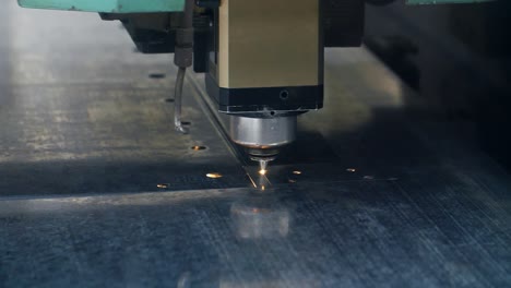 Laser-beam-cutting-rectangular-hole-in-metal-sheet-according-to-parameters