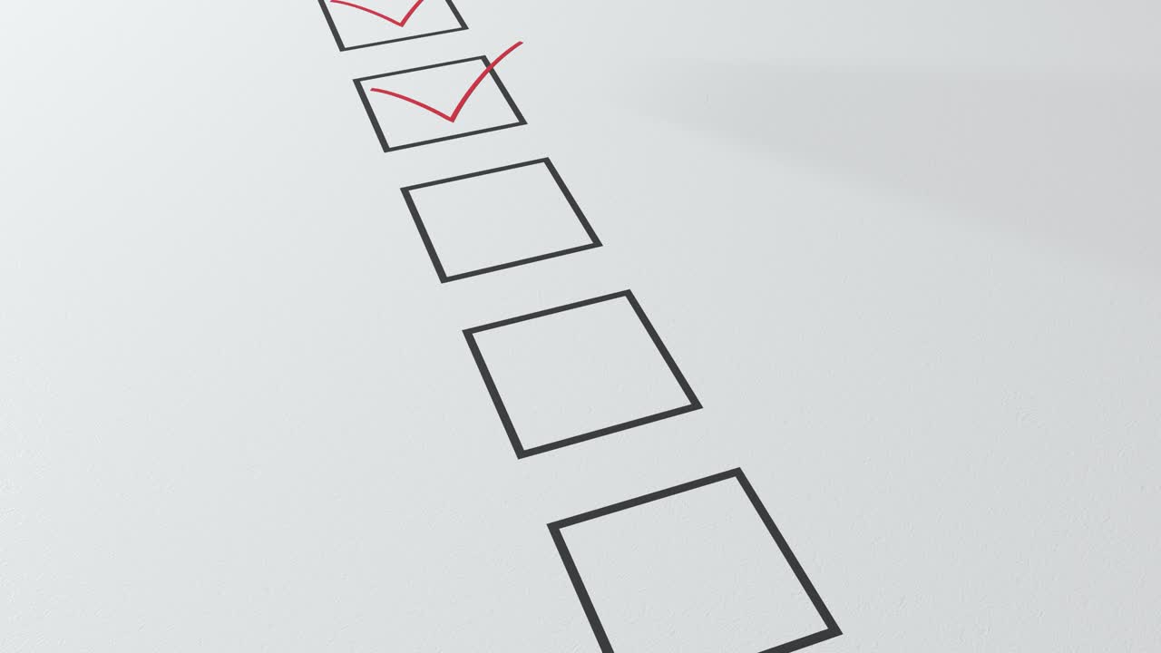 lista de comprobación un lápiz rojo marcará en cuadrados negros