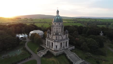 amanecer pasando rico ashton memorial edificio histórico domo lancaster campo órbita aérea vista derecha