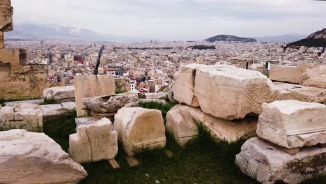 Ancient-Greek-ruins-at-the-Acropolis-in-Athens,-Greece