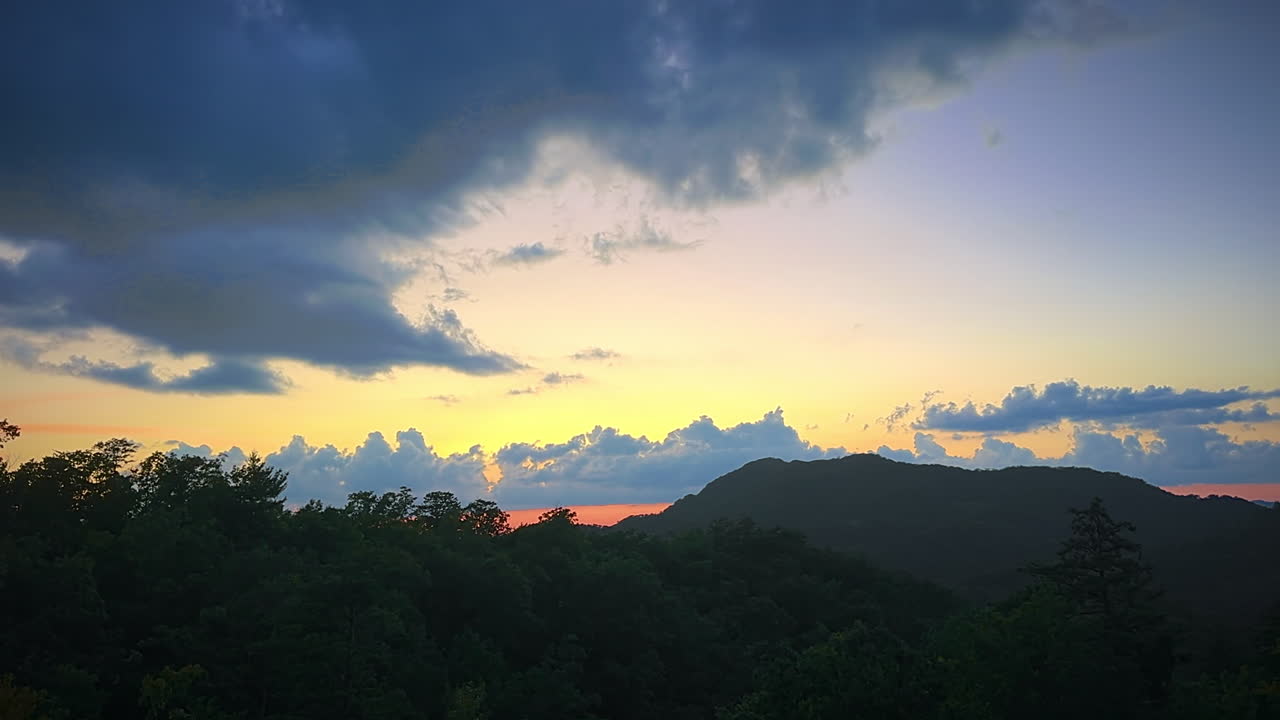Majestic Smoky Mountains Sunset Time-Lapse with Vibrant Sky and Mountain Silhouette
