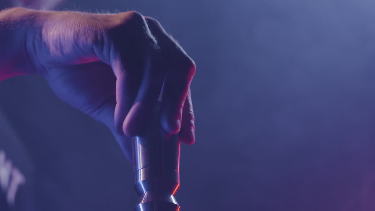 preparando un narguile