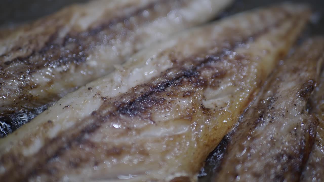 비 에 김 하는 물고기 의 클로즈업