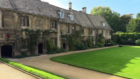 fachada de las cabañas medievales en el worcester college, oxford, inglaterra