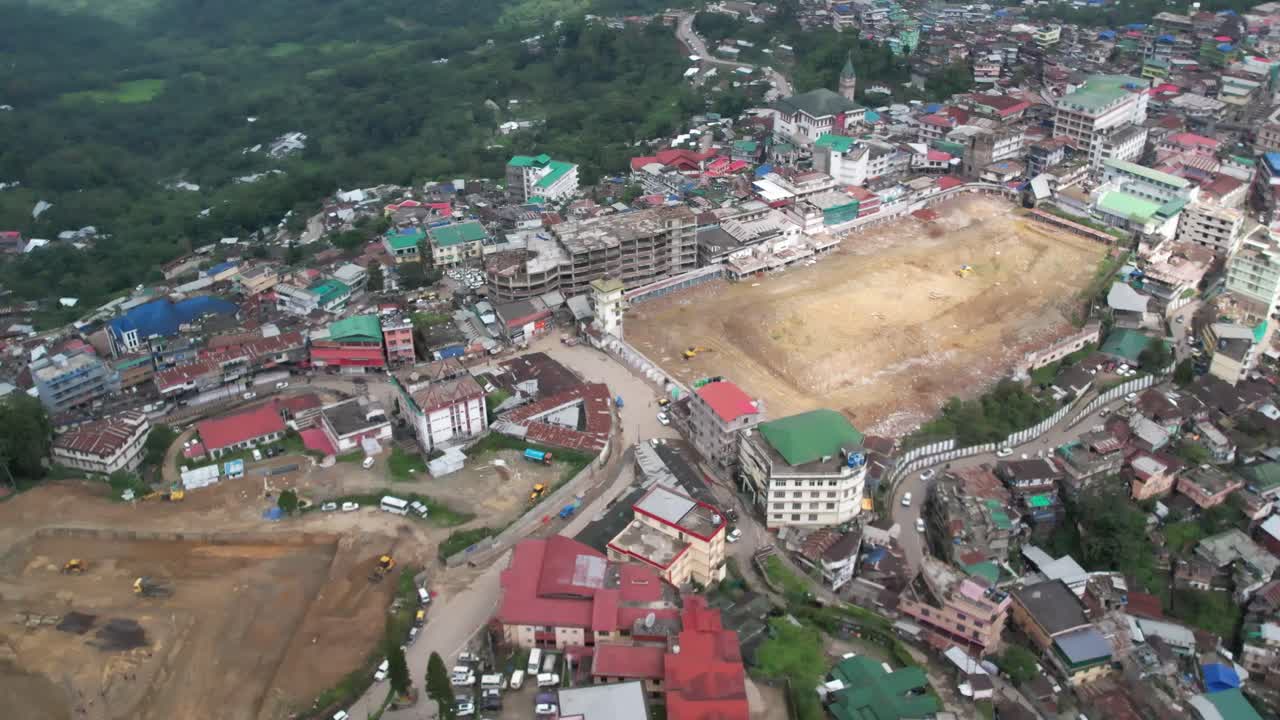 vista aérea de la construcción de parques infantiles en kohima hill town