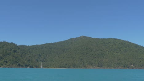 Grüner-Bergwald-Von-Whitsunday-Island-In-Queensland,-Australien--weit