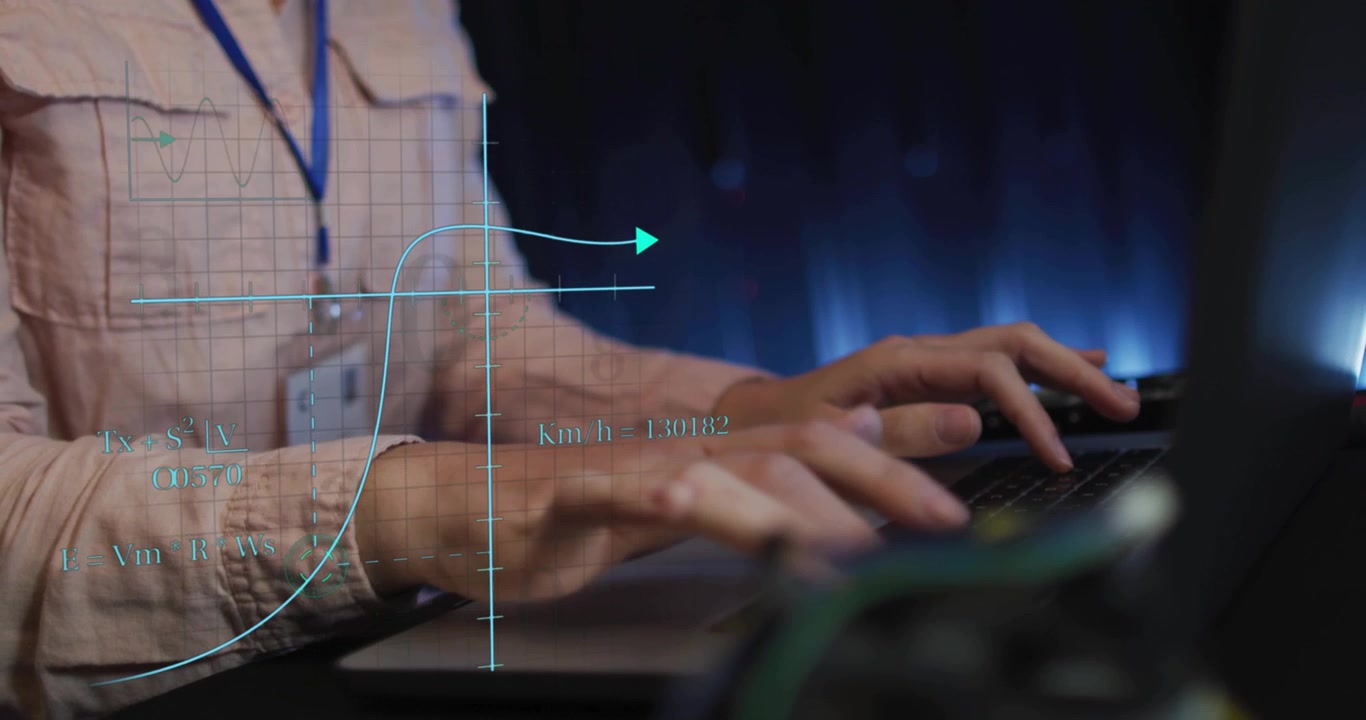 Et snorutløst cyan HUD (Head-Up Display) animerer på en bærbar PC mens en middelaldrende kvinne skriver og overvåker en graf.