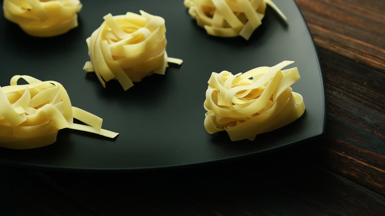 fideos cocidos en un plato
