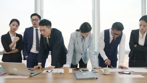 asian businesspeople meeting in office discussing business plan