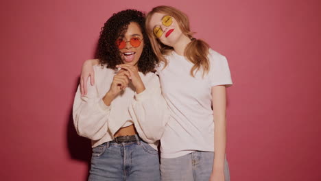 two friends posing with sunglasses