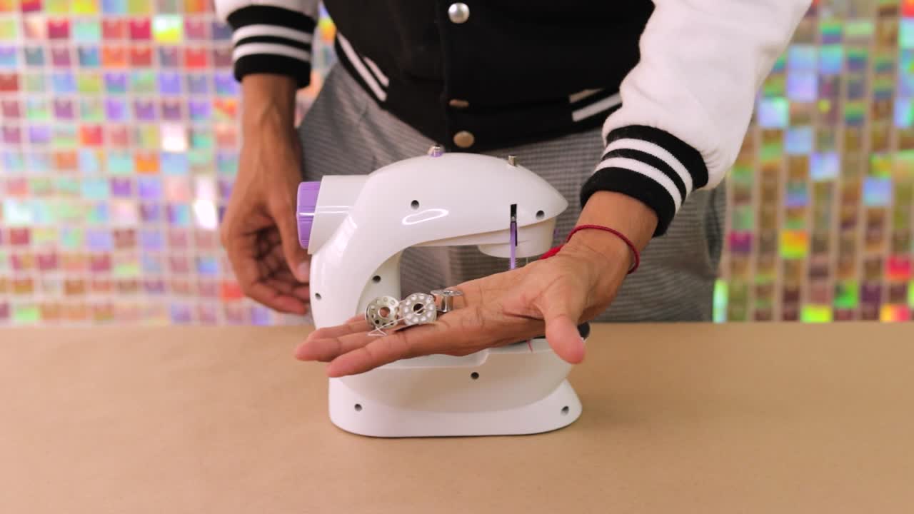 Mini Sewing Machine: A Quick and Easy Guide to Sewing