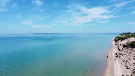 Panorámica-Aérea-Línea-De-Playa-Y-Dunas-De-Arena