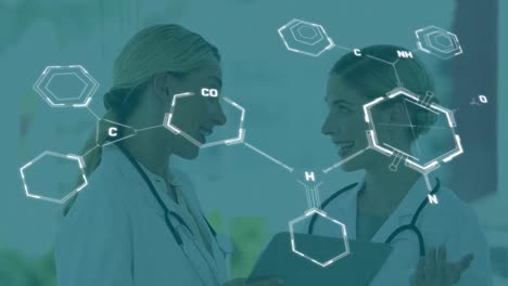 animación de la fórmula química sobre las mujeres médicas caucásicas
