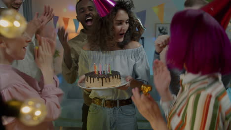 celebración de cumpleaños con amigos