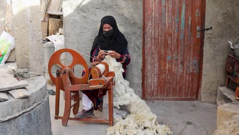 Creating-cotton-threads