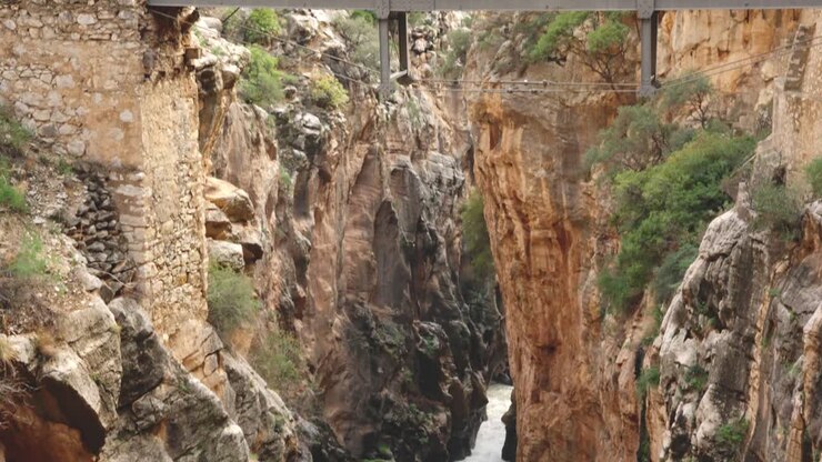 Video del fiume che scorre attraverso la gola di Caminito del Rey
