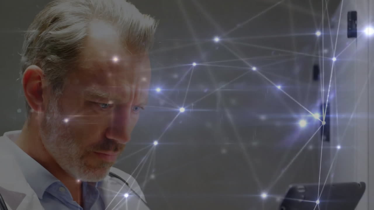태블릿을 사용하는 백인 남성 의사에 대한 연결 네트워크의 애니메이션
