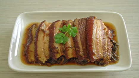 Mei-Cai-Kou-Rou-O-Panceta-Al-Vapor-Con-Recetas-De-Col-De-Mostaza-Swatow---Estilo-De-Comida-China