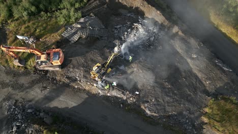 Imágenes-De-Drones-De-Trabajadores-Perforando-Agujeros-En-El-Suelo-Para-La-Voladura-De-Rocas.