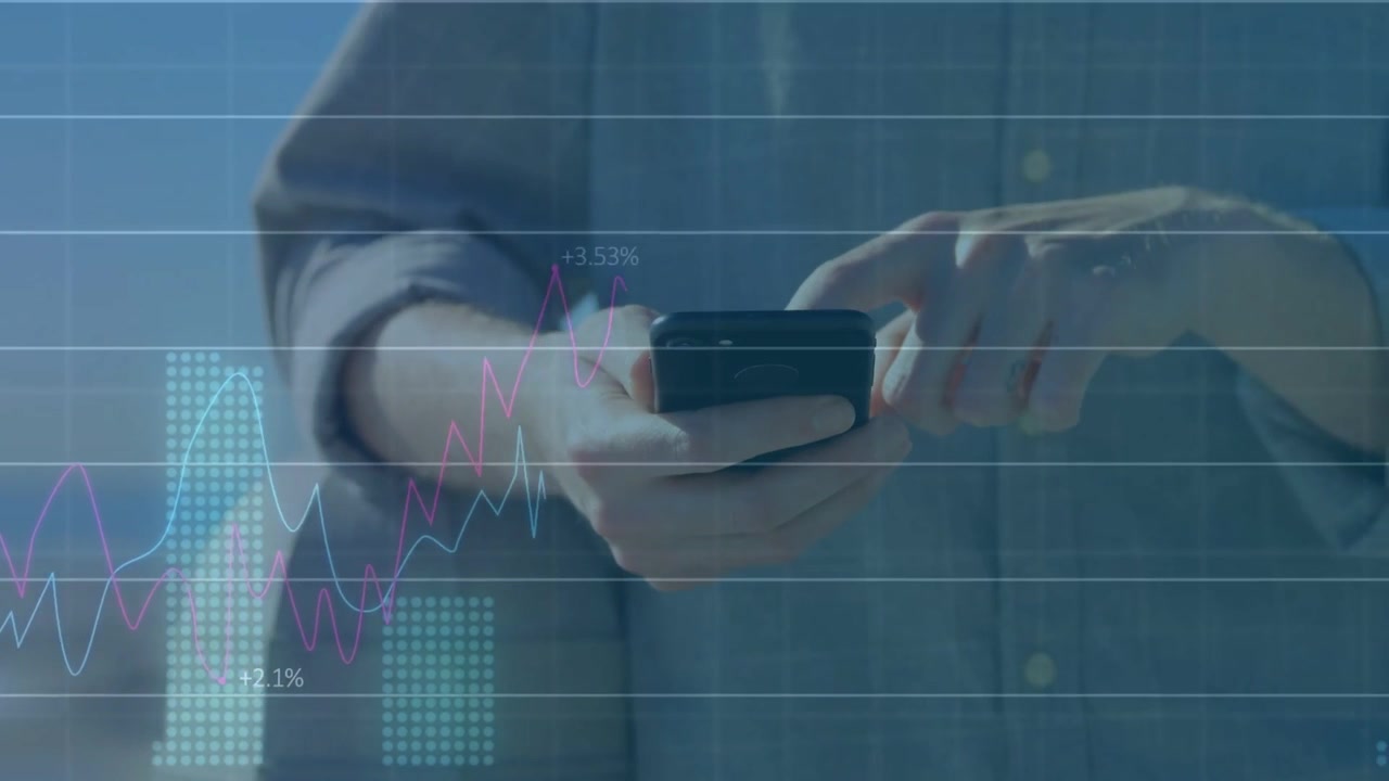 Uomo che tocca il telefono mentre si appoggia a una ringhiera, richiamando grafici finanziari e sovrapposizioni di percentuali in aumento.