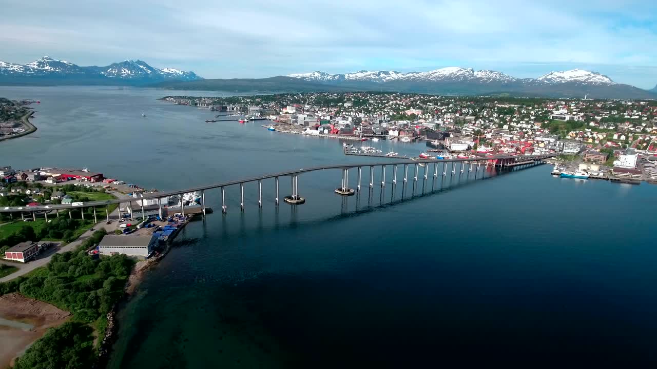 노르웨이 트롬소 시의 다리 항공 영상