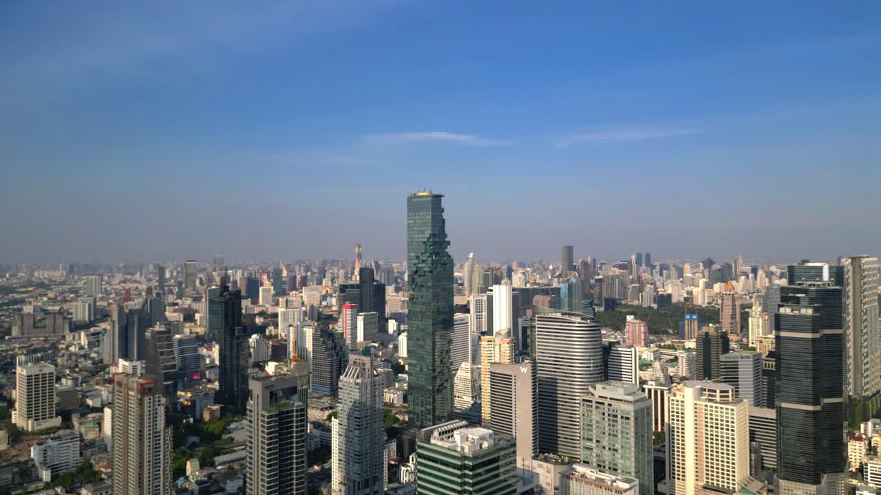 방콕, 실롬 지역, 비즈니스 지구, 시내에 있는 마하나콘 타워의 드론 샷