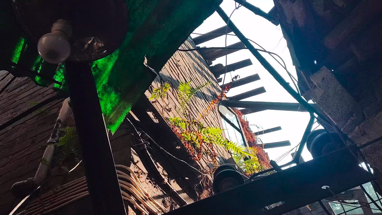 una casa deshabitada en el pueblo