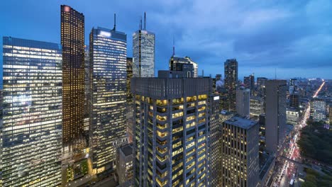 toronto, canadá, timelapse - el centro de toronto durante la hora azul