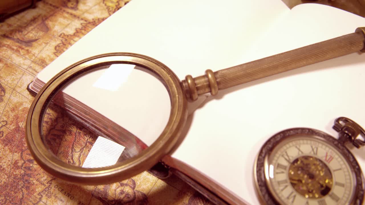 naturaleza muerta vintage en un viejo mapa en 1565.