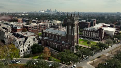 Sicht-Heiliger-Name-Der-Jesus-Christus-Kirche-In-New-Orleans