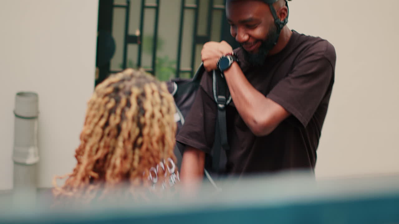 고객에게 음식 배달