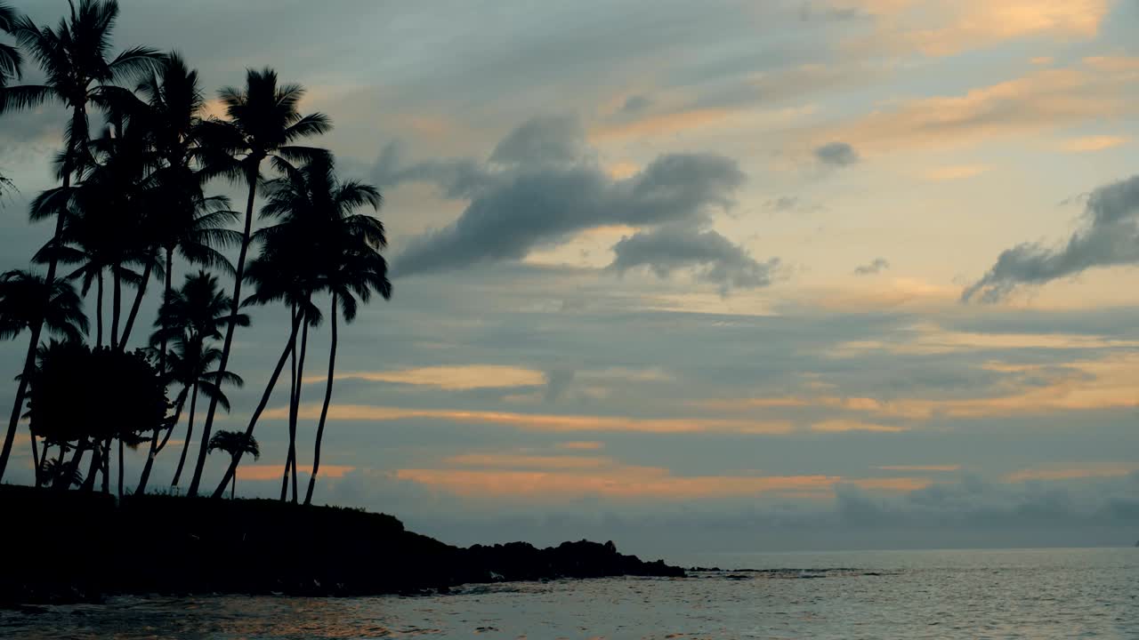 하와이의 마우이에 있는 해변의 상징적인 풍경.