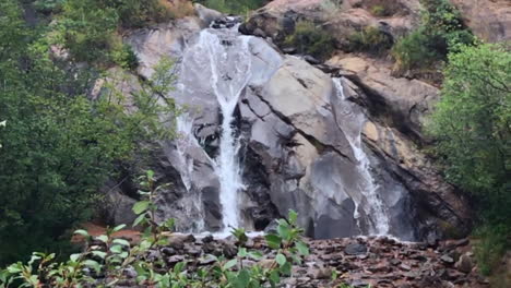 Cascada-En-Las-Montañas-De-Colorado