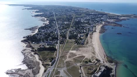 Penthievre-Beach-En-La-Península-De-Quiberon-En-Bretaña-,-Droneshot-En-Tiempo-Soleado