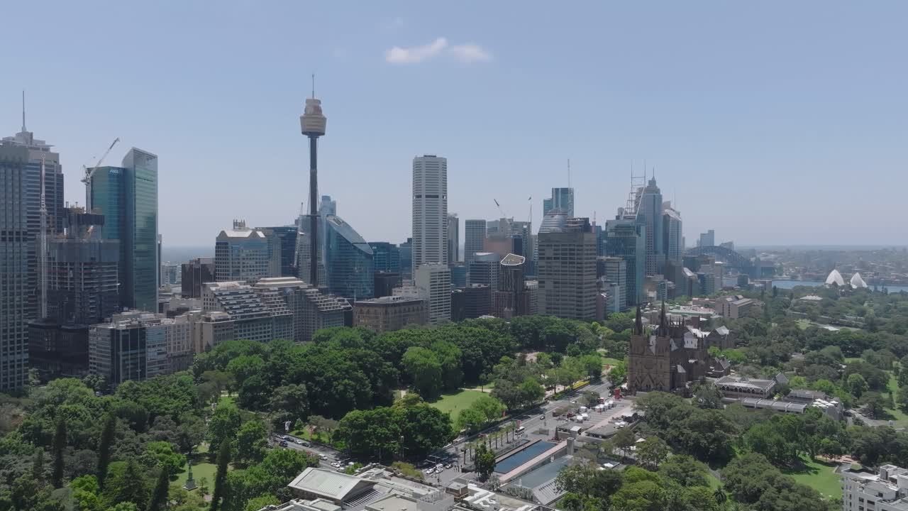 오스트레일리아 하이드 파크 (hyde park) 의 드론 풍경: 시드니 타워 아이 (sydney tower eye)