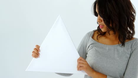 retrato de una mujer ejecutiva de negocios con un cartel en blanco 4k