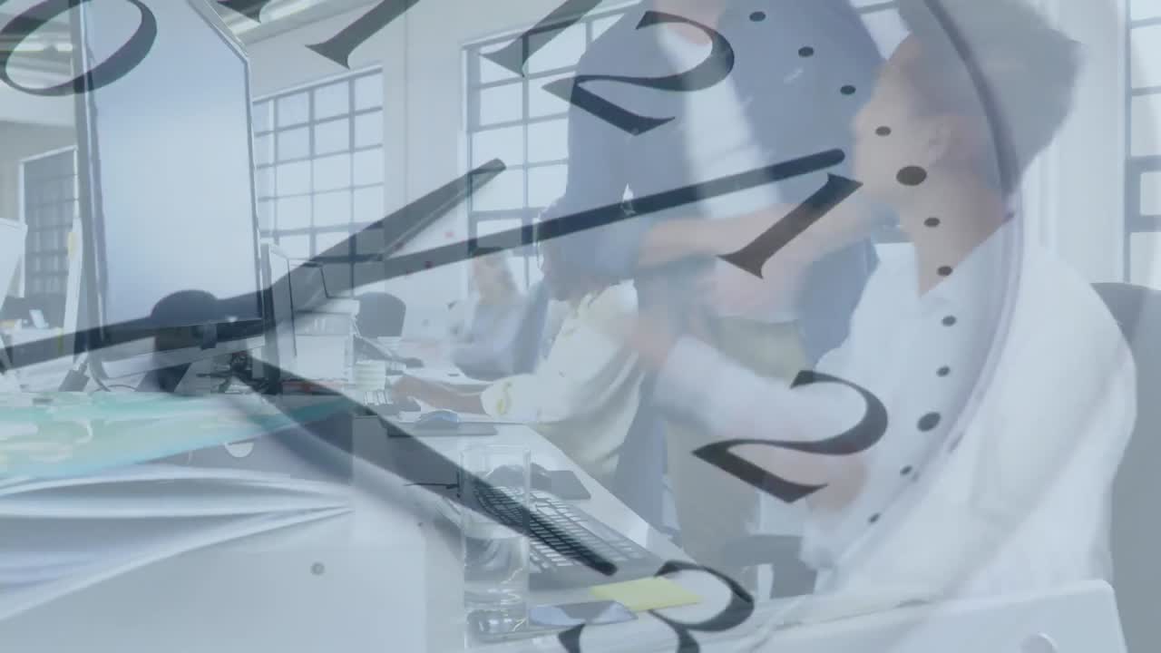 바쁜 사무실 에 있는 젊은 사무실 직원 들 의 그룹