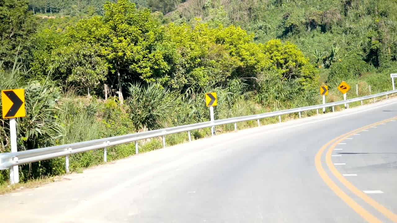 언덕을 올라와 내려가